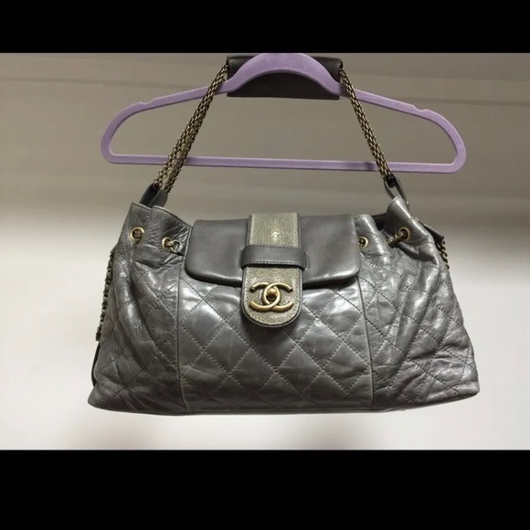 Authentic Chanel Bindi accordion hobo bag - Picture 1 of 10
